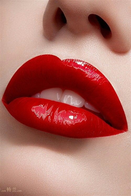 desireethtttv: I paint my lips for cock, no other reason! Yummm