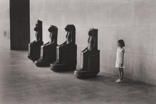 echoandsway:
“tierradentro:
“ Elliott Erwitt, Paris (Louvre, Musée de l”Orangerie).
”
I have been skipping from void to void — join me.
”
Audience engagement. No need to over think it.