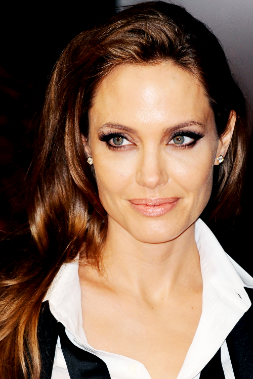 vikander: Angelina Jolie @ EE British Academy Film Awards 2014 - Red Carpet