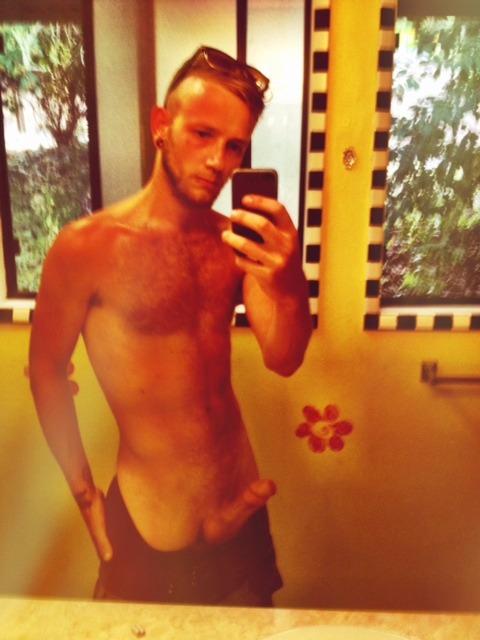spyndexxposed:  such a fuckin hot guy who post his pics online! i would do him 24/7!!