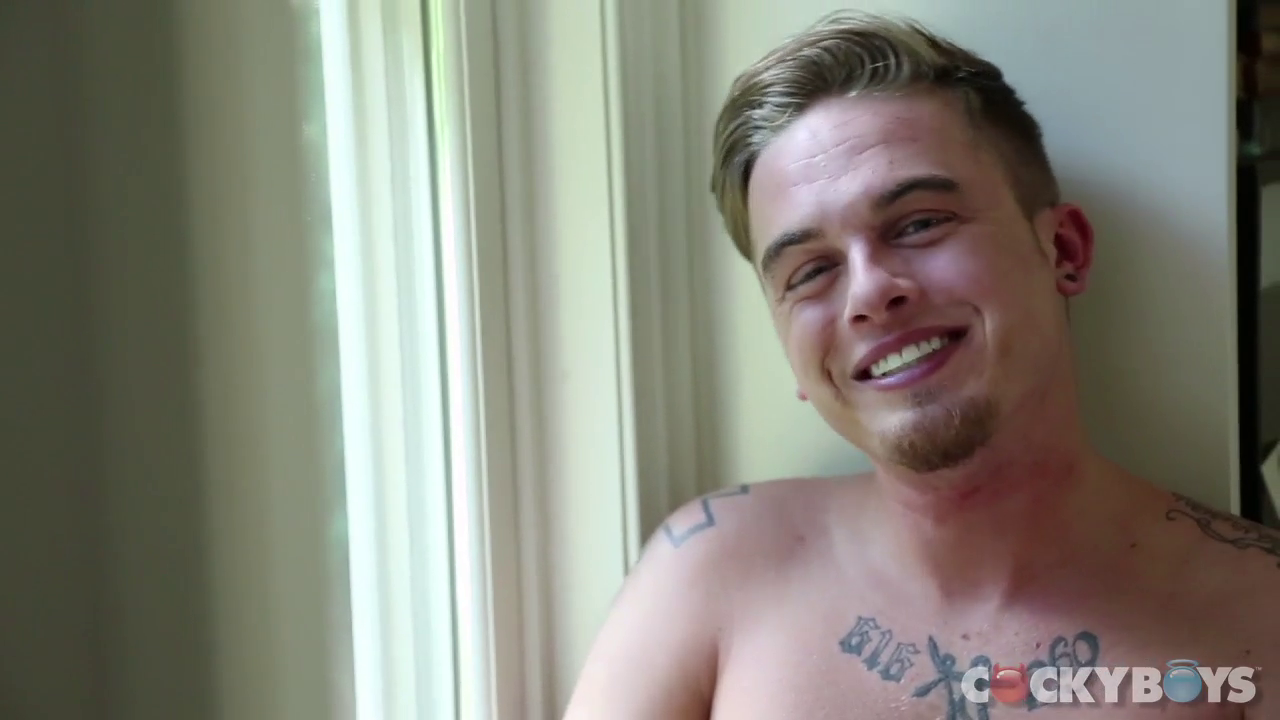 shelikeshairbands:  True confession time: Chris Harder is not my type. Love his blog.