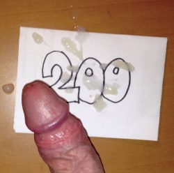 evermore33:  Here’s a cumshot to celebrate my first 200 followers! Un lefazo para celebrar mis primeros 200 seguidores :) 