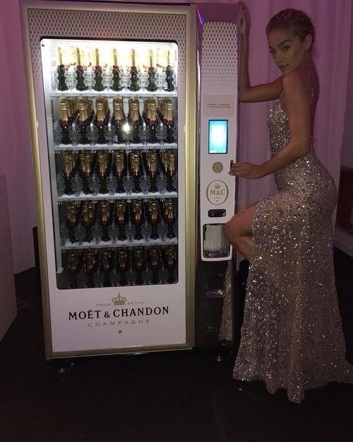 dailyglamqueen:This is so me xx