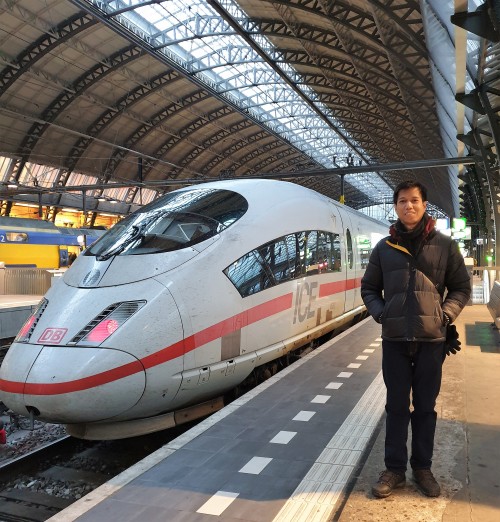 The Intercity Express is a system of high-speed trains 
predominantly running in Germany. It also serves some destinations in 
Austria, Denmark, France, Belgium, Switzerland and the Netherlands 
mostly as part of cross border services. #ICE Train#roviell#rovielll#cablao#rowie cablao#roviell cablao#germany#itlay#austria#vienna#bullet train