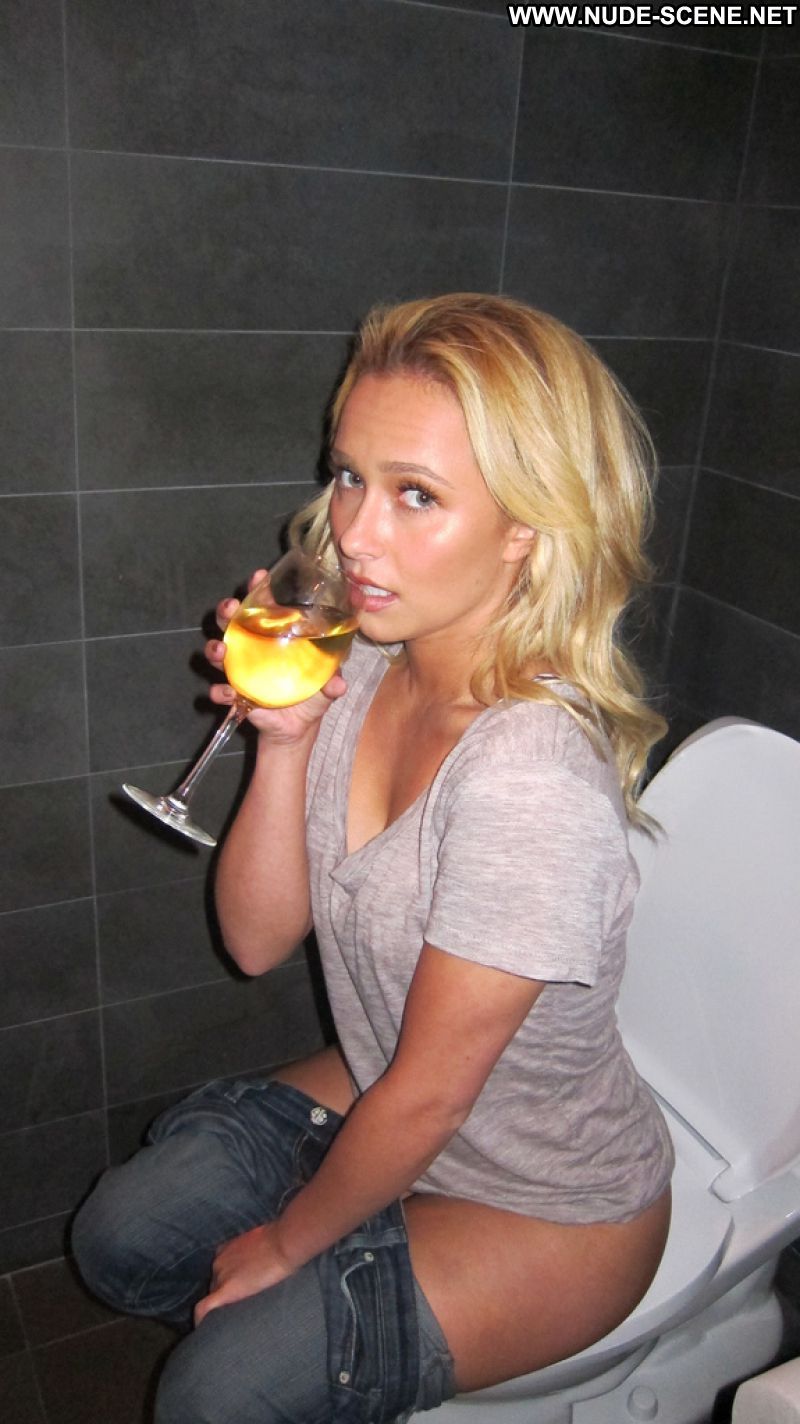 famousboobs:  Hayden Panettiere 