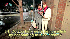 jongdabae:  Hanwoo Team sharing their ice cream with a little kid 