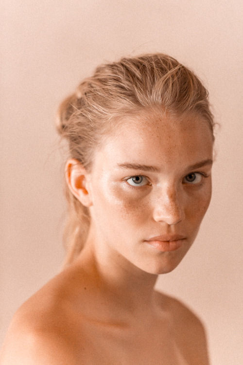 tomtakesphotos: Rebecca (Glossier Outtakes) Makeup by Grace Ahn + Hair by Holly Marie Mills