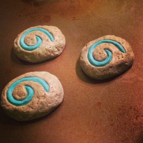 porkyporkerton:  Baking a hearthstone batch before Downton Abbey starts!