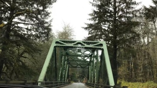 It always feels like playing Cruis’n USA while driving in Oregon. I already miss the one-way t
