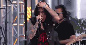 unf-kellin-quinn:  Kellin Quinn performing “If You Can’t Hang” at the APMA’s