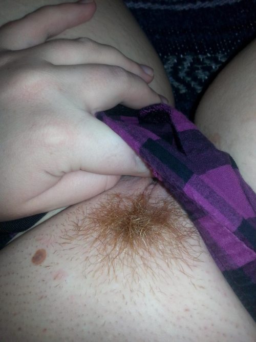 pornstreamers:  Haven’t shown my bush in a while (f)
