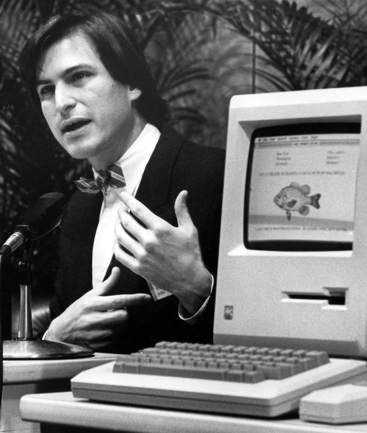 【WHO.A.U】Photo Steve MTM (起毛) voxsartoria — The Bow Tie Crowd. Steve Jobs, 1984.