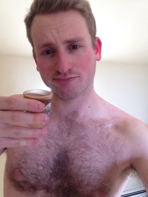 dyllard:5 o'clock, time for shirtless shots