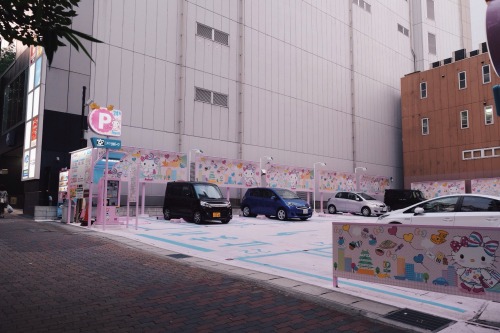 nattobreath: 名古屋市 栄 矢場町  Hello Kitty Parking Lot