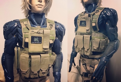Added dark blue shade to Old Snake’s tactical suit.  Here are some progress pics of front and 