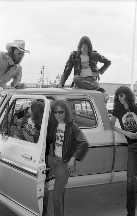 gimme-gimme-shock-treatment:  Ramones in a pick-up truck, photo by Danny Fields, ca 1976-77  via