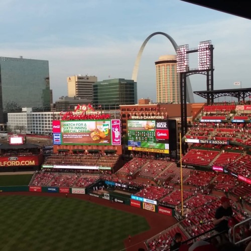 Here&rsquo;s the stereotypical shot of the big screen with the @gatewayarchstl because #opethere