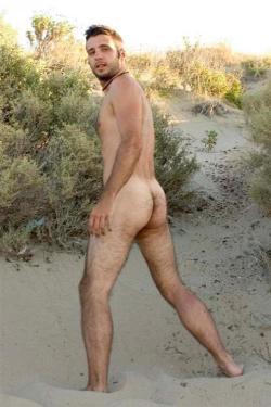 Alanh-Me:    Follow All Things Gay, Naturist And “ Eye Catching ”  