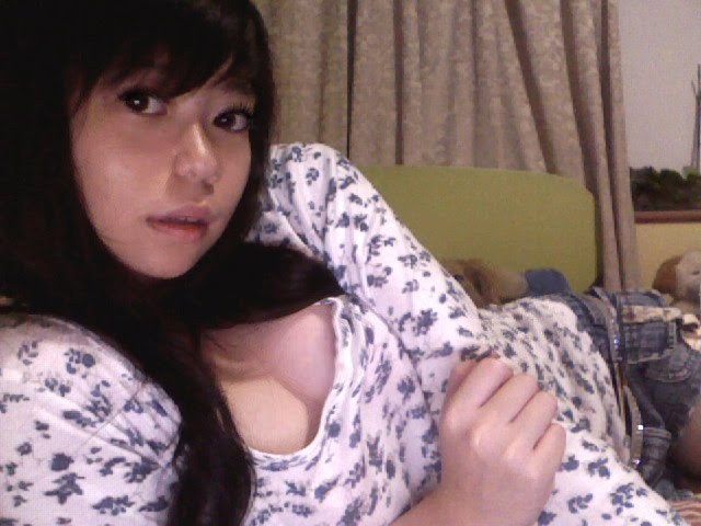 loveyoupeople96:  cameltoehunterzz:  Singaporean Model Daphne leaked photos.  Followers