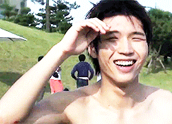kimseongkyu:  When Woohyun is shirtless… and injured     