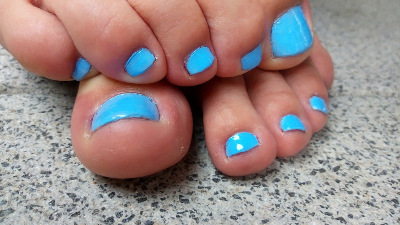feetgirly94:  Love this color 😍