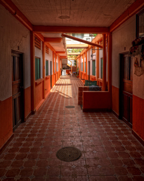 breathtakingdestinations:La Manzanilla - Mexico (by Bo Nielsen)  les couleurs sont formidables