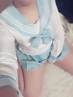 hentaikittxn:I may’ve gotten a little too excited at the thought of not wearing panties and started touching myself &gt;/////&lt;