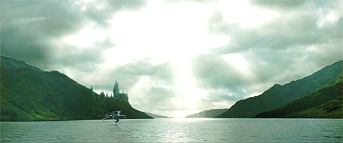 jjimkirk:harry potter meme → [¼ locations] Hogwarts School of Witchcraft & Wizardry