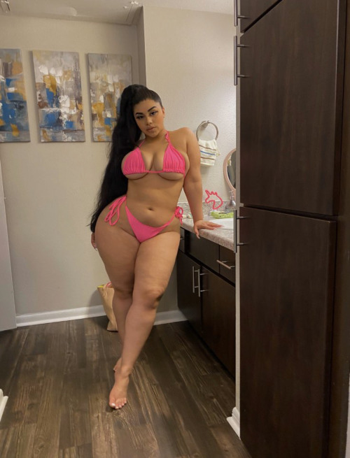 fullmoonbaddies:YardeniiVelez is a fucking problem!!! 🍑 