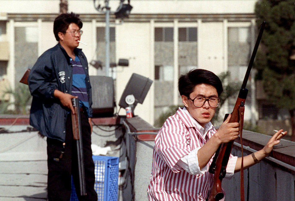 dirty-gunz:  historynet:  Two Korean men stand on the roof of a grocery store with