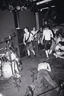 oldmanpeace:  Fugazi raising hell, 1989. 