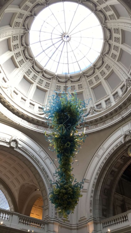 Leather heels in 30c heat is a bit messy but I’m at the V&A for a meeting and quite excited to w