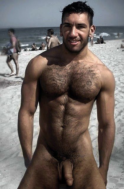 endo69:  Nude beach  I’m in lust…