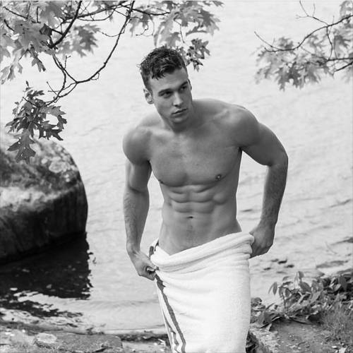 Let&rsquo;s not forget it&rsquo;s #toweltuesday and that stunner @mattrondeau21 is hawt af a