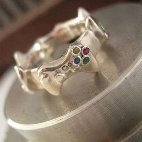 nikidraven:  misterpornographic:  dahbahtman:  Geek Engagement Rings Pt.3 Pokemon Harry Potter Jake (Adventure Time) Lego  Batman Xbox 360 Controller Han Solo and Leia quote (Star Wars)  I WANT THE HAN SOLO AND LEIA ONES  I need the pokemon one <3