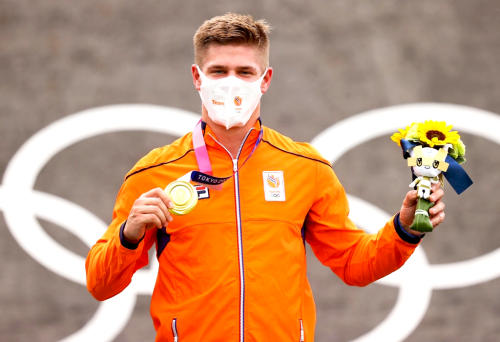 dutch-nt: Niek Kimmann of Team Netherlands poses with the gold medal after the Men’s BMX final on da