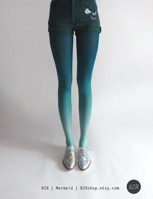 thee-cobalt-lightning: frenchbras: i could take over the world with these tights those are tigh