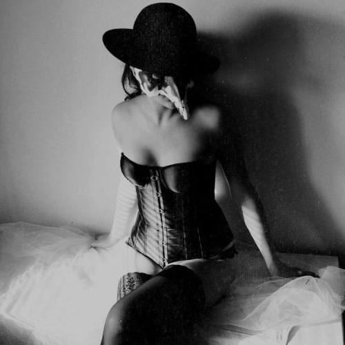 crimson-tearz:    Story about one desecrated (faceless) beauty by anaPhenix   