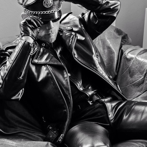 subslamslave:  Black LEATHERS made for MEN to hunt, kill, eat and wear the tanned skins