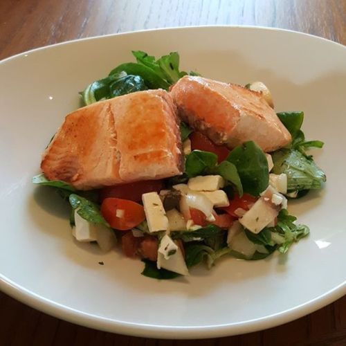Ich Nenne Es "Grandioso Ala Lachs" Da Macht Essen Laune. #grandios #lachs #file #tomaten #salat #feldsalat