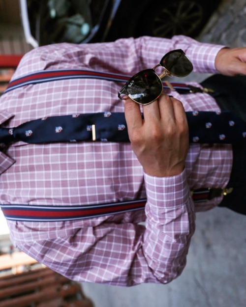 When was the last time you rocked a suspenders? #mensweartips #details #rayban #bowsnties #suspender