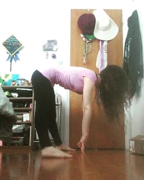 Happy Easter #yoga #yogaeverydamnday #easteryoga #yogini #yoginisofinstagram #yoginiintraining #yogi