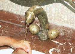 slimeghost:whoa the faucet is a peni peeing