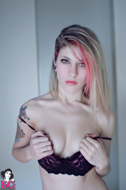 thedarksideofgruff:  Clareon - Get lost in my eyes   Click Here For More Suicide girls
