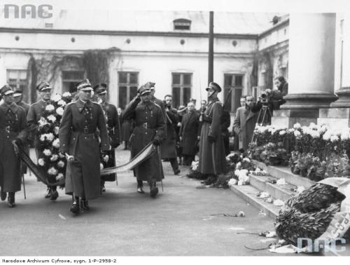 lamus-dworski:November 11th - celebrations of National Independence Day in Poland [in Polish: Narodo