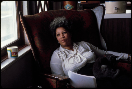 felinepurrrstory:Toni Morrison at home in 1980. Photographs by Bernard Gotfryd.