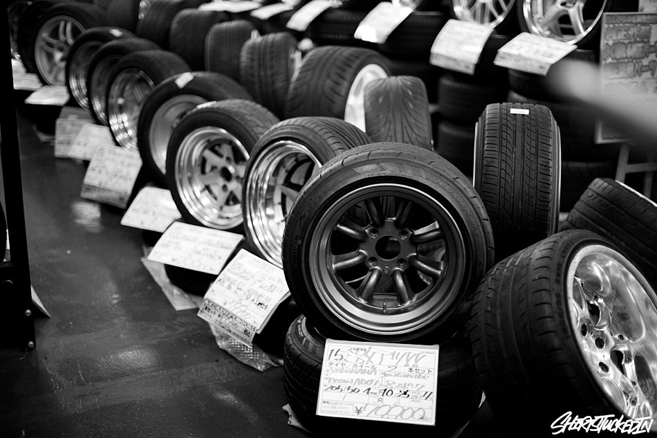 streetstance:  street stance  —socialq