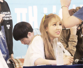wendythegood:  wendy being cute with fans 