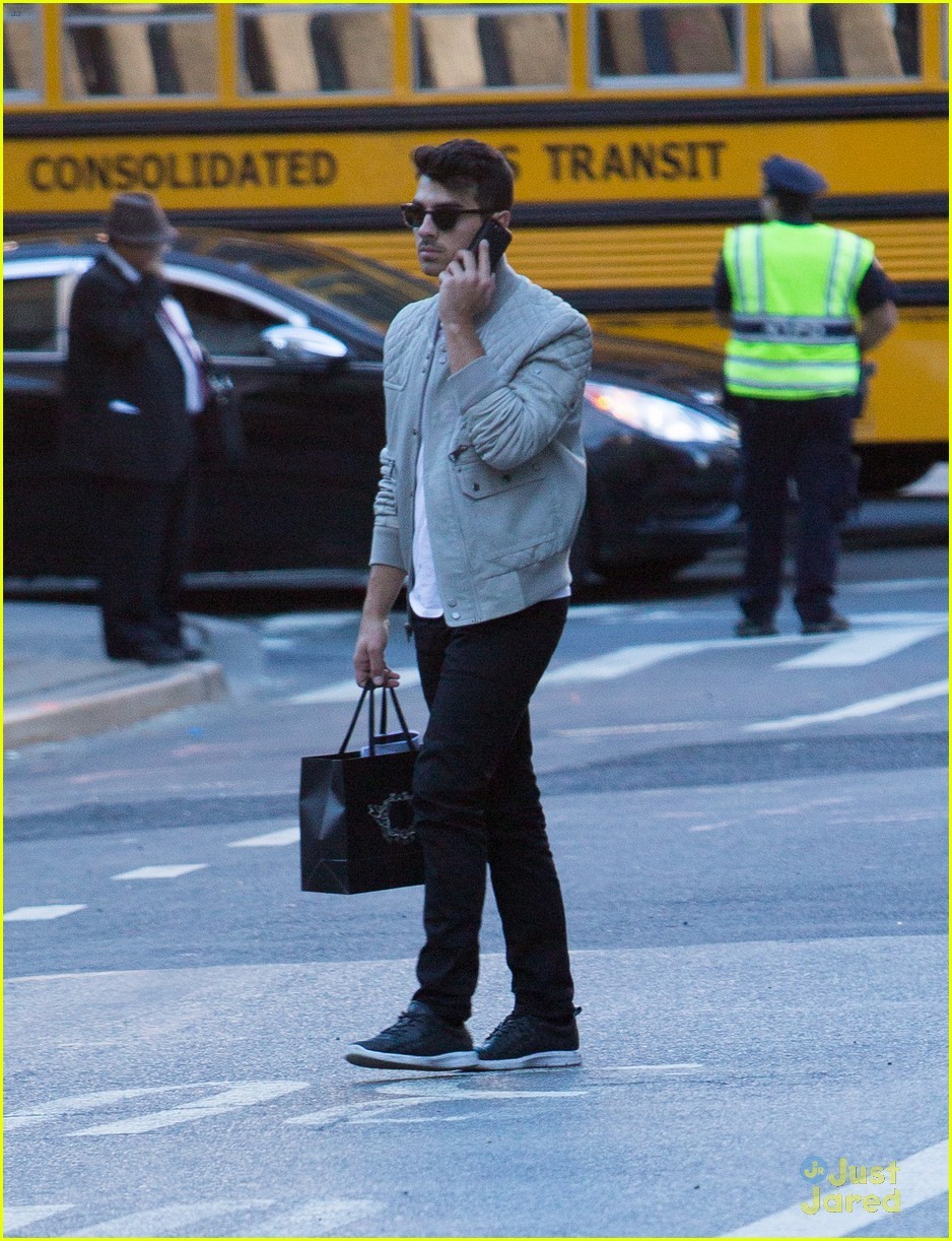 jobrosnews:  Joe Jonas out &amp; about in New York City. [9/22] 