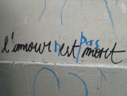 obnubilate: L'amour (n’)est (pas) mort, Montmartre 
